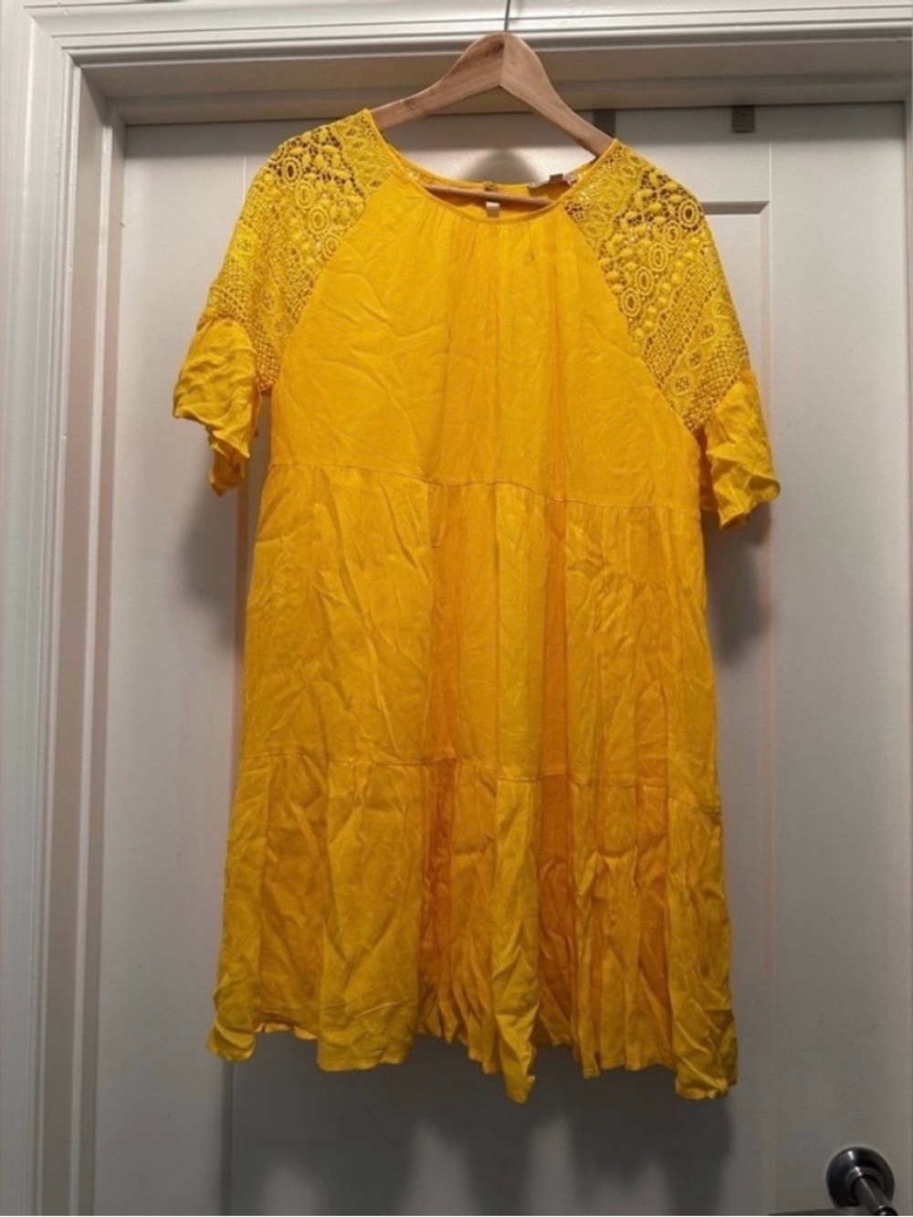 💛 Yellow GIANNI BINI Babydoll Lace Sleeve Dress - Size Medium